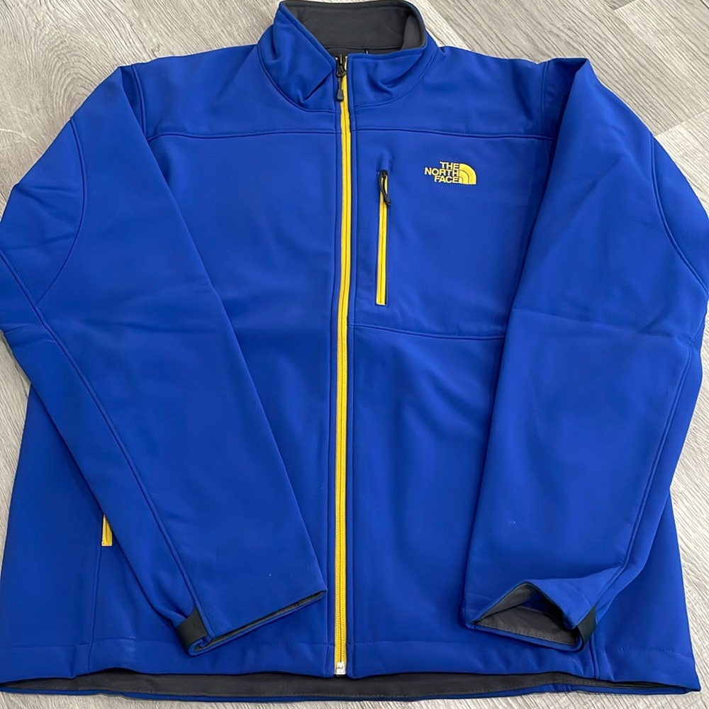 Men’s The North Face softshell jacket